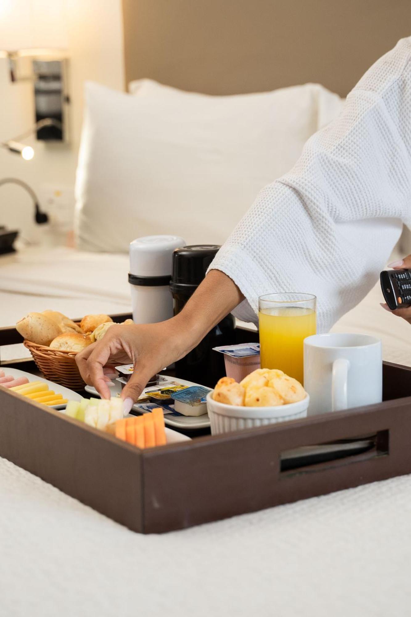 Radisson Rio De Janeiro Barra Hotel ภายนอก รูปภาพ Room service