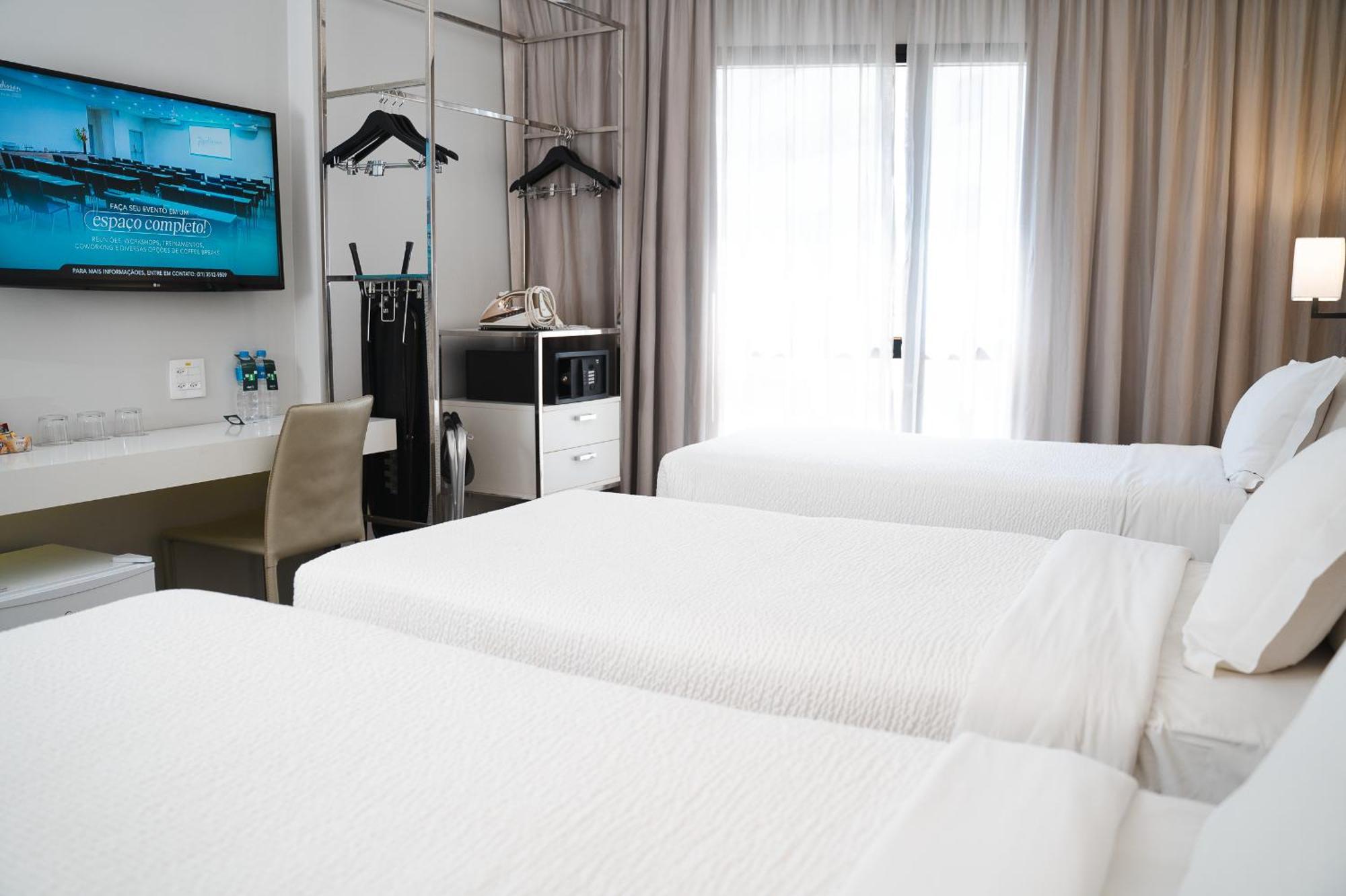 Radisson Rio De Janeiro Barra Hotel ภายนอก รูปภาพ A room at the hotel
