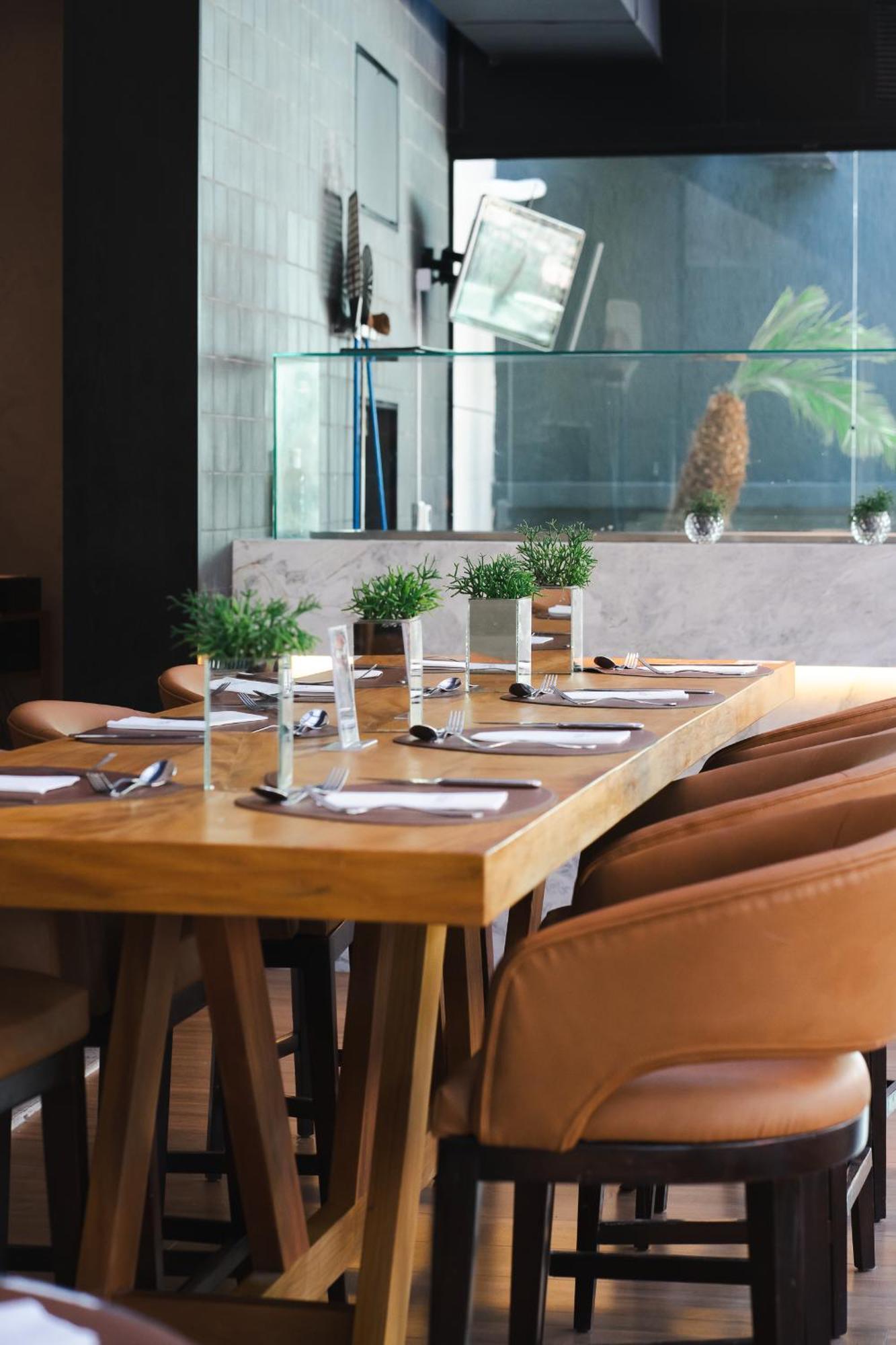 Radisson Rio De Janeiro Barra Hotel ภายนอก รูปภาพ A table set for a meal