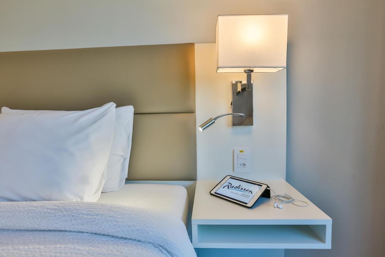 Radisson Rio De Janeiro Barra Hotel ภายนอก รูปภาพ A room at the Hilton Garden Inn in San Francisco